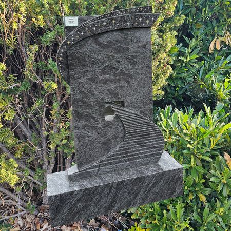Grabstein und Sockel aus Orion Granit, sofort Lieferbar € 4130,--