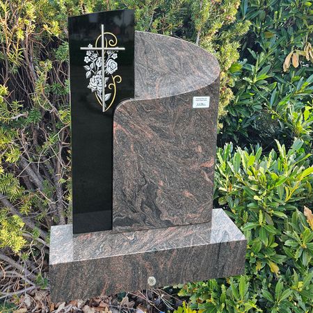 Zweiteiliger Grabstein aus Himalaya und Indisch Black mit Sockel, sofort Lieferbar € 2780,--