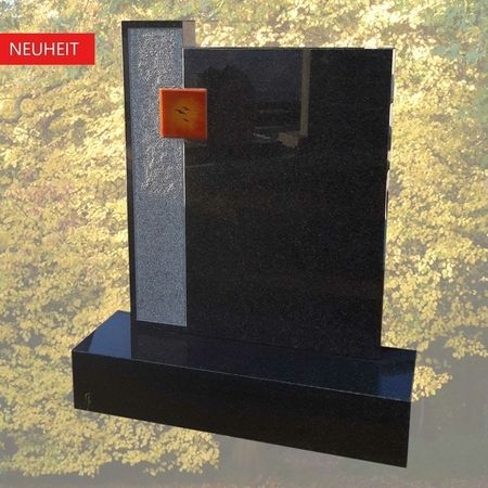 Denkmal in Impala Granit mit Glasornament. Sofort lieferbar! € 4.000,–