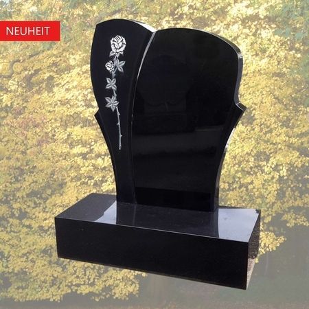 Denkmal mit Sockel in Premium Black Granit und Rosenornament. Sofort lieferbar! Ausgestellt in unserer Zentrale in Wien. €3.241,–