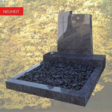 Urnengrabanlage in Orion Blue Granit mit Kreuz in Aluminium. Preis auf Anfrage.