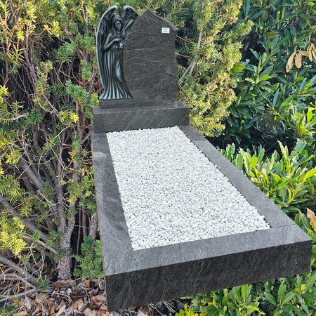 Grabanlage mit Engel-Grabstein aus Orion Granit, preis auf anfrage