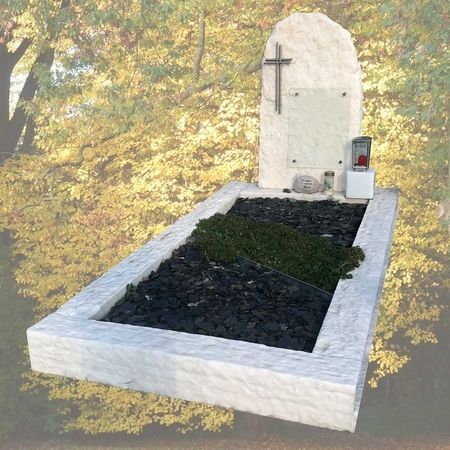 Grabanlage in Estremoz Marmor. Preis auf Anfrage.