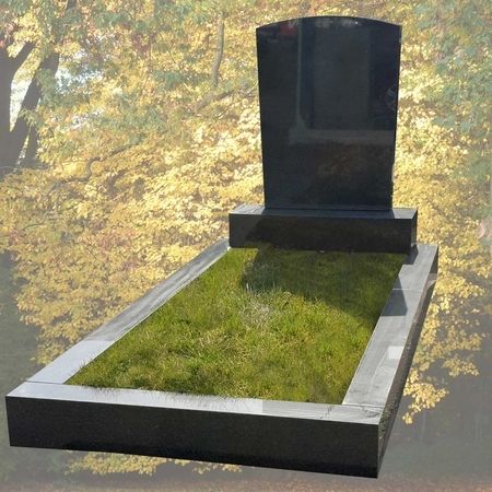 Grabanlage in Grenoble Granit, Einfassung. Preis auf Anfrage.