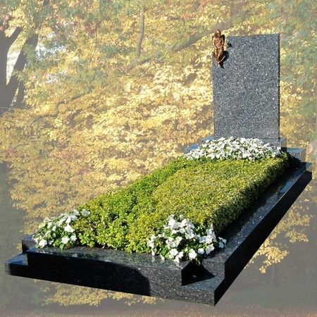 Labrador Hell Grabanlage mit Bronzeengel. Preis auf Anfrage.