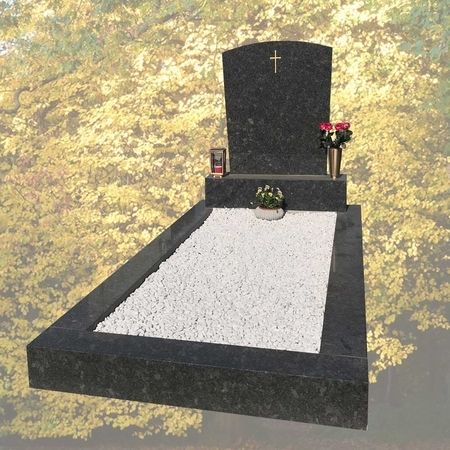 Grabanlage in Steel Grey Granit mit Laterne, Vase und Marmorkies. Preis auf Anfrage.