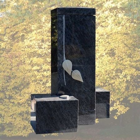 Urnenstele in Orion Blue Granit. Preis auf Anfrage.